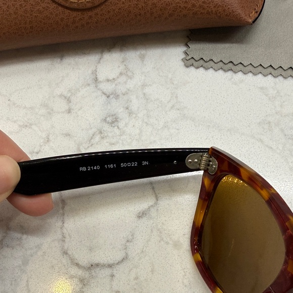 Ray-Ban Brown Tortoise Sunglasses with Case, Original Wayfarer “Vintage” - Picture 7 of 8